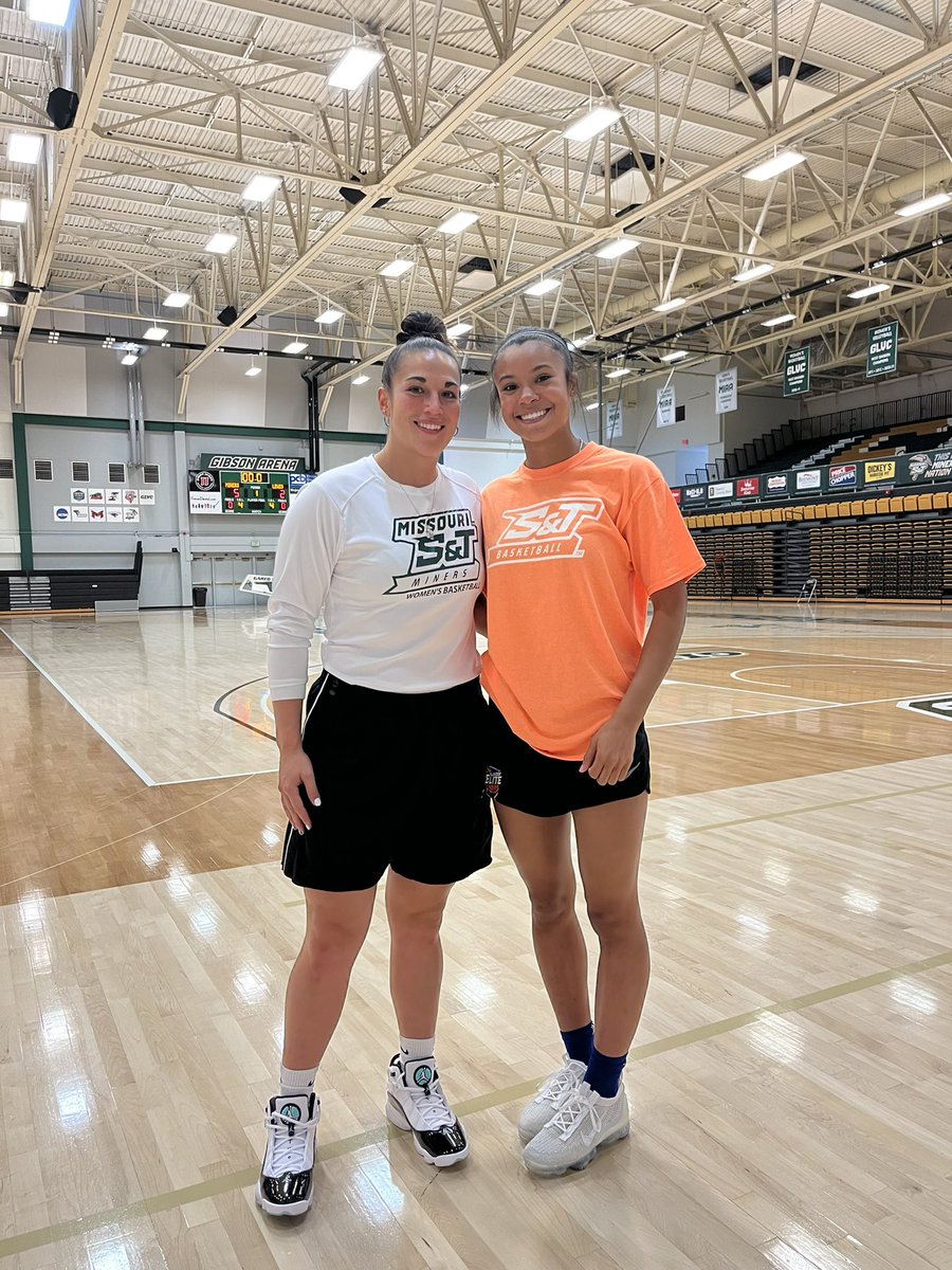 Gabrielle (Gabi) Burgess (@gabiburgess24) on Twitter photo After a great elite camp and day at Missouri S&T, I am blessed to receive an offer from <a href="/Miners_WBB/">S&T Women's Basketball</a>. Thank you to <a href="/Coach_KCarter/">Kira Carter</a> @VANimal13 for your time. Also thank you to <a href="/HohenadelTom/">Tom Hohenadel</a> and <a href="/froebe5/">Kari A Froebe</a> for guidance. <a href="/ILLINOISELITE1/">ILLINOIS ELITE</a> <a href="/LPLancerBB/">LPLancerBB</a> <a href="/MHS_Girls_/">Midwest Hoops Spotlight</a> After a great elite camp and day at Missouri S&T, I am blessed to receive an offer from <a href="/Miners_WBB/">S&T Women's Basketball</a>. Thank you to <a href="/Coach_KCarter/">Kira Carter</a> @VANimal13 for your time. Also thank you to <a href="/HohenadelTom/">Tom Hohenadel</a> and <a href="/froebe5/">Kari A Froebe</a> for guidance. <a href="/ILLINOISELITE1/">ILLINOIS ELITE</a> <a href="/LPLancerBB/">LPLancerBB</a> <a href="/MHS_Girls_/">Midwest Hoops Spotlight</a>
