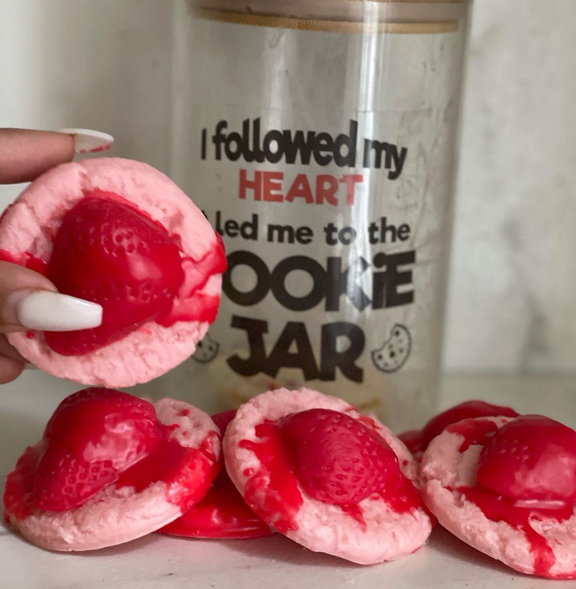 KscentsCo's tweet photo. Our Strawberry Shortcake Cookies🤤🍓 Definitely a home fragrance must have ! https://t.co/AEx95evlrC