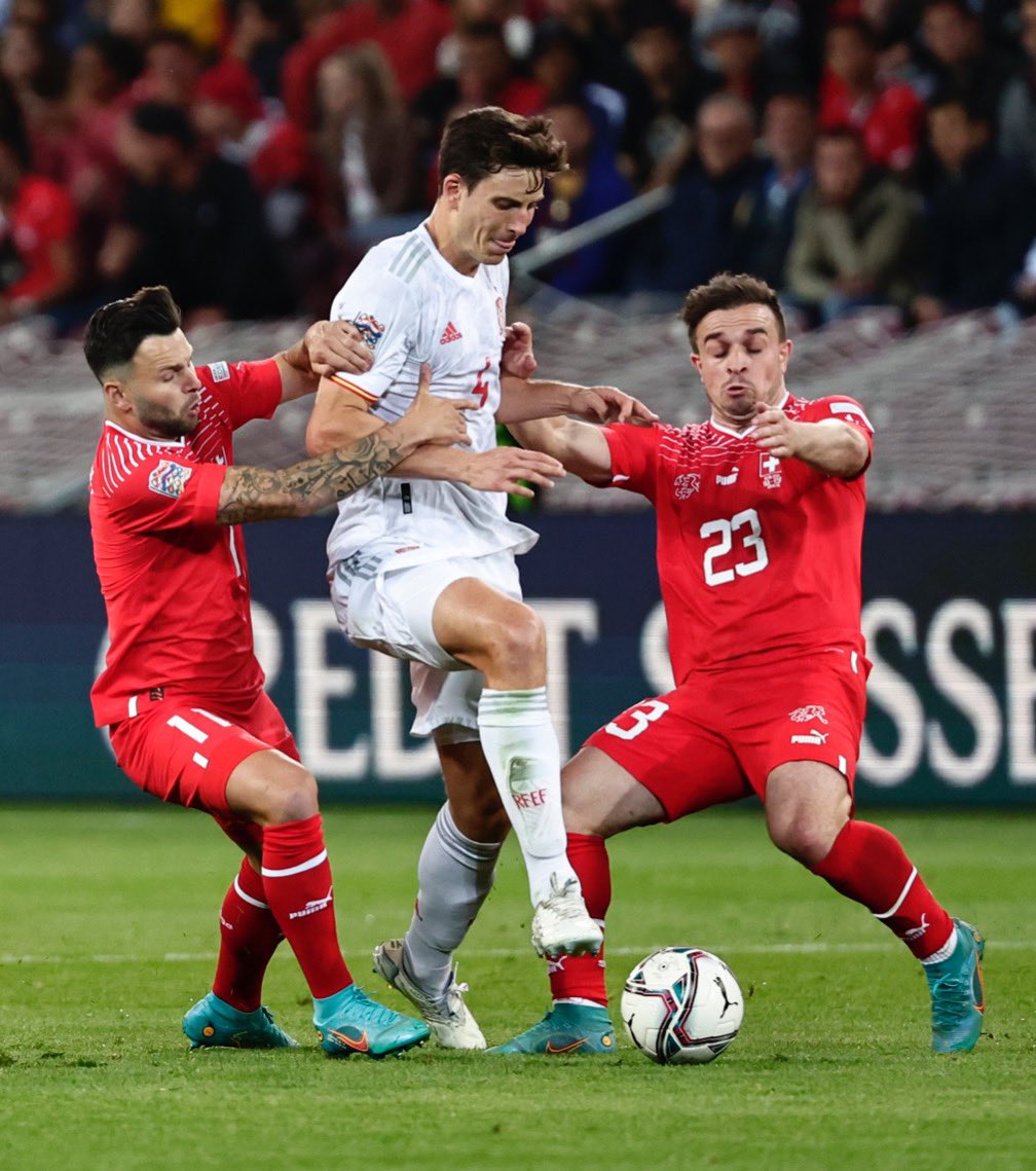 MozoFootball's tweet photo. 🇪🇸 Pau Torres had more touches (117), completed more passes (98), completed more dribbles (2/2) and made more successful clearances (6/6) than any other Spain player against Switzerland.
The defender who does it all. #NationsLeague #Spain #VamosEspana #SWIESP https://t.co/P2TPqFZiPe