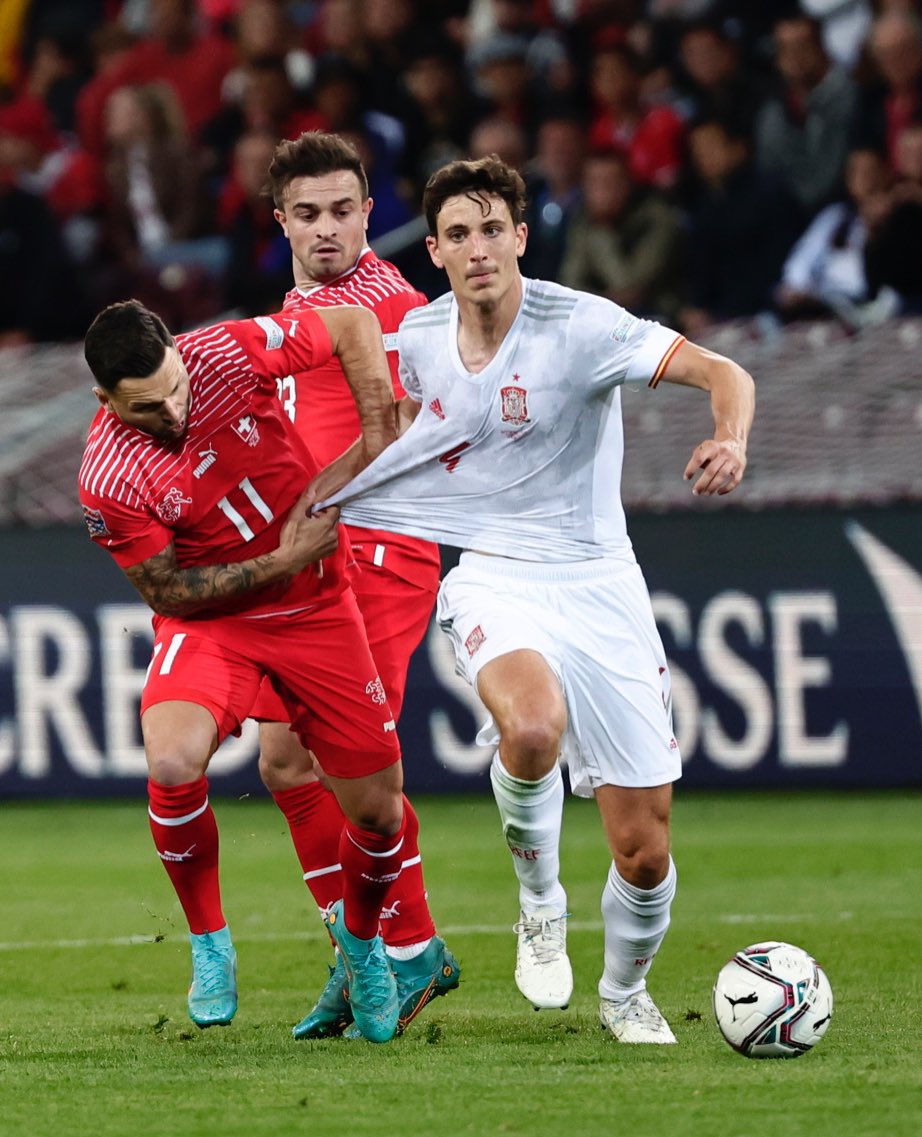 MozoFootball's tweet photo. 🇪🇸 Pau Torres had more touches (117), completed more passes (98), completed more dribbles (2/2) and made more successful clearances (6/6) than any other Spain player against Switzerland.
The defender who does it all. #NationsLeague #Spain #VamosEspana #SWIESP https://t.co/P2TPqFZiPe