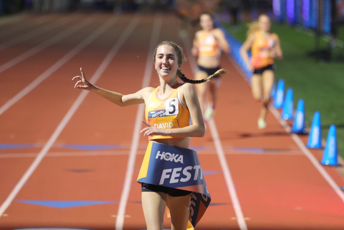 With her win in 4:42.15, Tatum David helped bring 3 girls (+1 from the pro race) under the previous girls high school mile record at FOM set in '14 by Stephanie Jenks. @tatumdavid_ @nataliecook101 @_samhumphries @maryellen_eud now are #1-4 all-time. stlfestivalofmiles.com/all-time-fom-h…