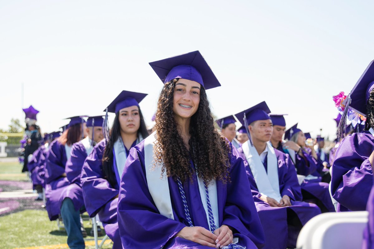 MorenoValleyUSD's tweet photo. Congratulations and fly high, Ravens! We cannot wait to see the heights you reach after graduating high school, Class of 2022! ☁️💜🎓

View the full highlight photo gallery: https://t.co/aGFCucgXn3 https://t.co/2XIhzfjREv