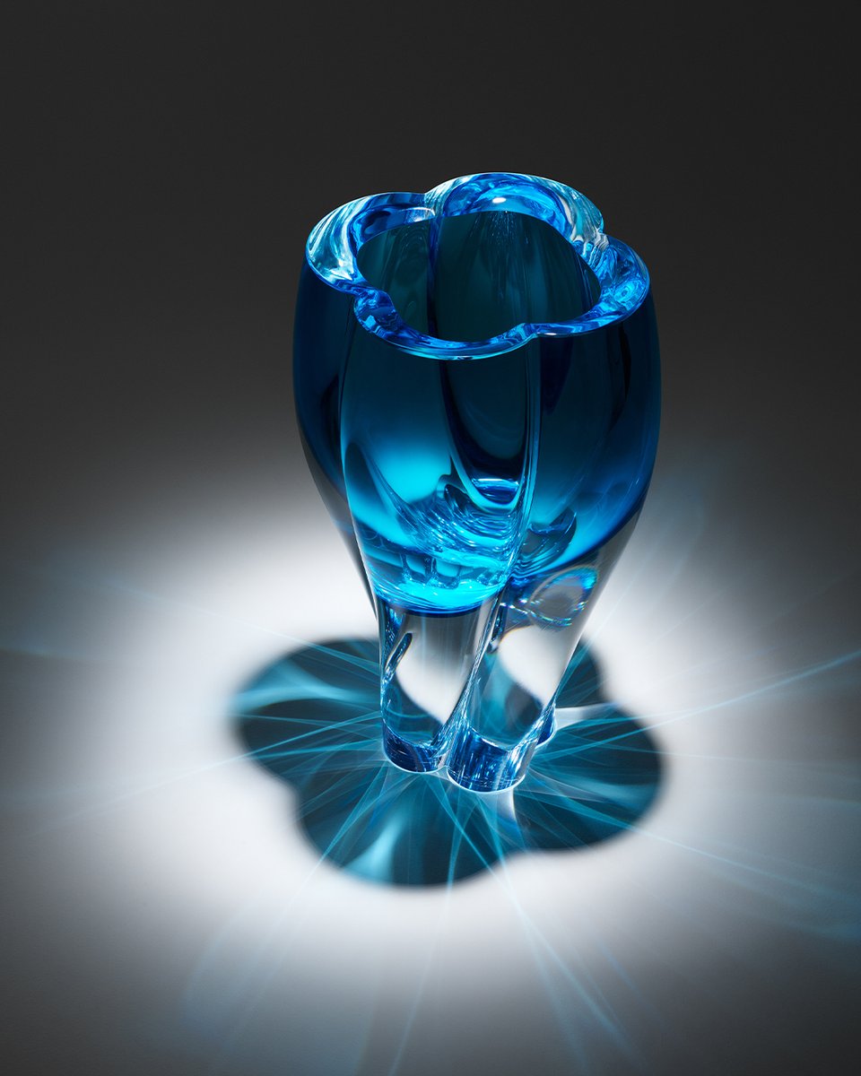 The Blossom Vase by #TokujinYoshioka. The Japanese designer transformed the iconic Monogram flower into a masterful hand-crafted vase for the Objets Nomades Collection. Learn more about #LouisVuitton’s presentation at this year’s #MilanoDesignWeek at on.louisvuitton.com/6010zZgTA