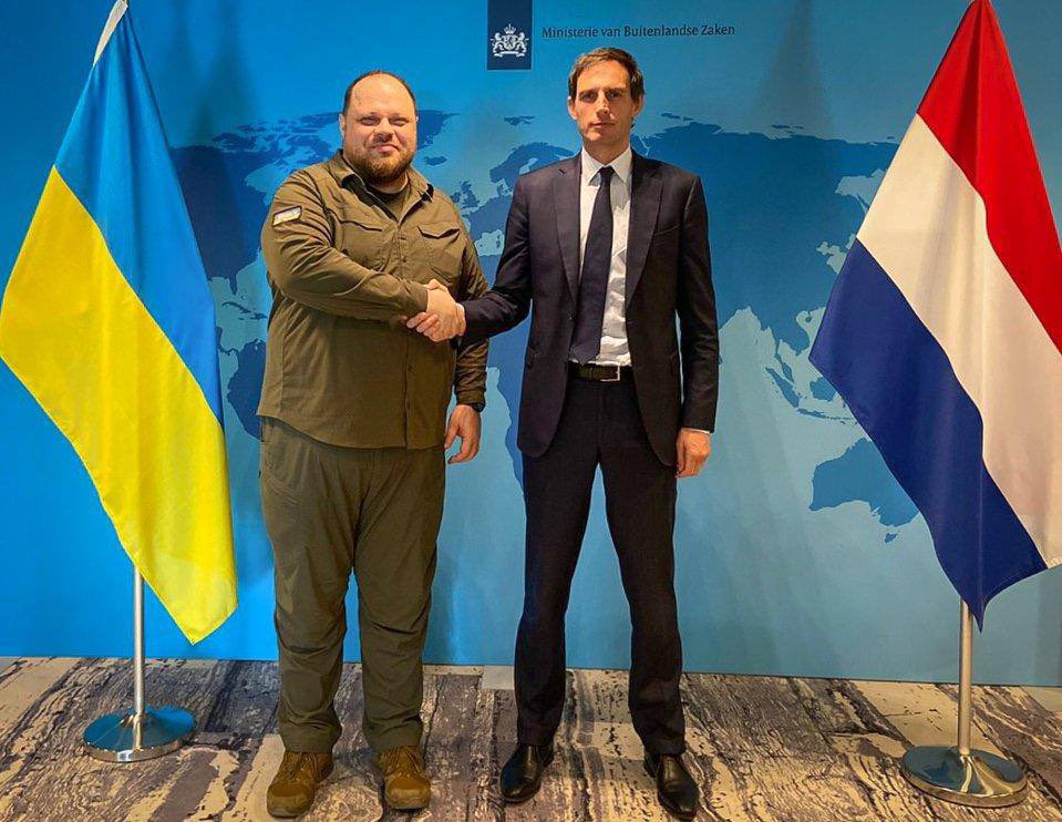 HenkKrol's tweet photo. In de Nederlandse media zag ik het nog niet, maar volgens Oekraïense kranten zou Wopke Hoekstra, onze minister van Buitenlandse Zaken, aan de voorzitter van de Tweede Kamer van Oekraïne hebben verzekerd dat Nederland hun aanvraag tot kandidaat-lid van de EU zal steunen. https://t.co/6UFoAzHfbM