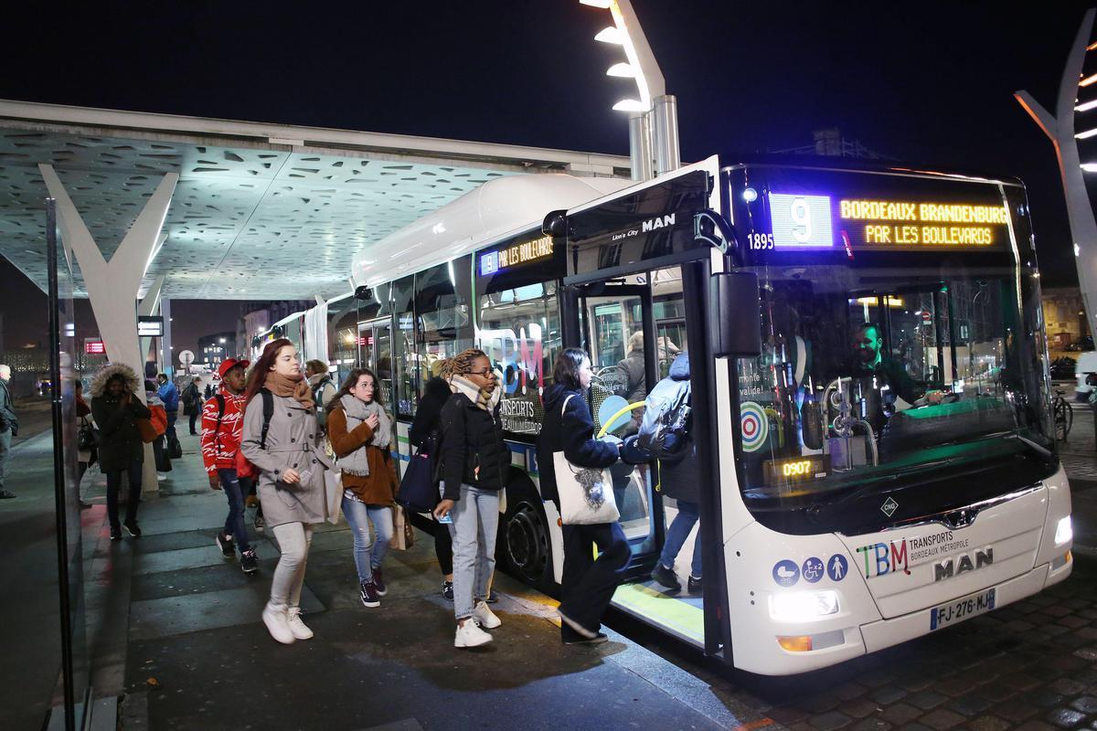 SO_Bordeaux's tweet photo. Transports à Bordeaux : Keolis reconduit pour 2,2 milliards d’euros, un record historique https://t.co/pSzpZw7HTg https://t.co/jW1ar5nQsS