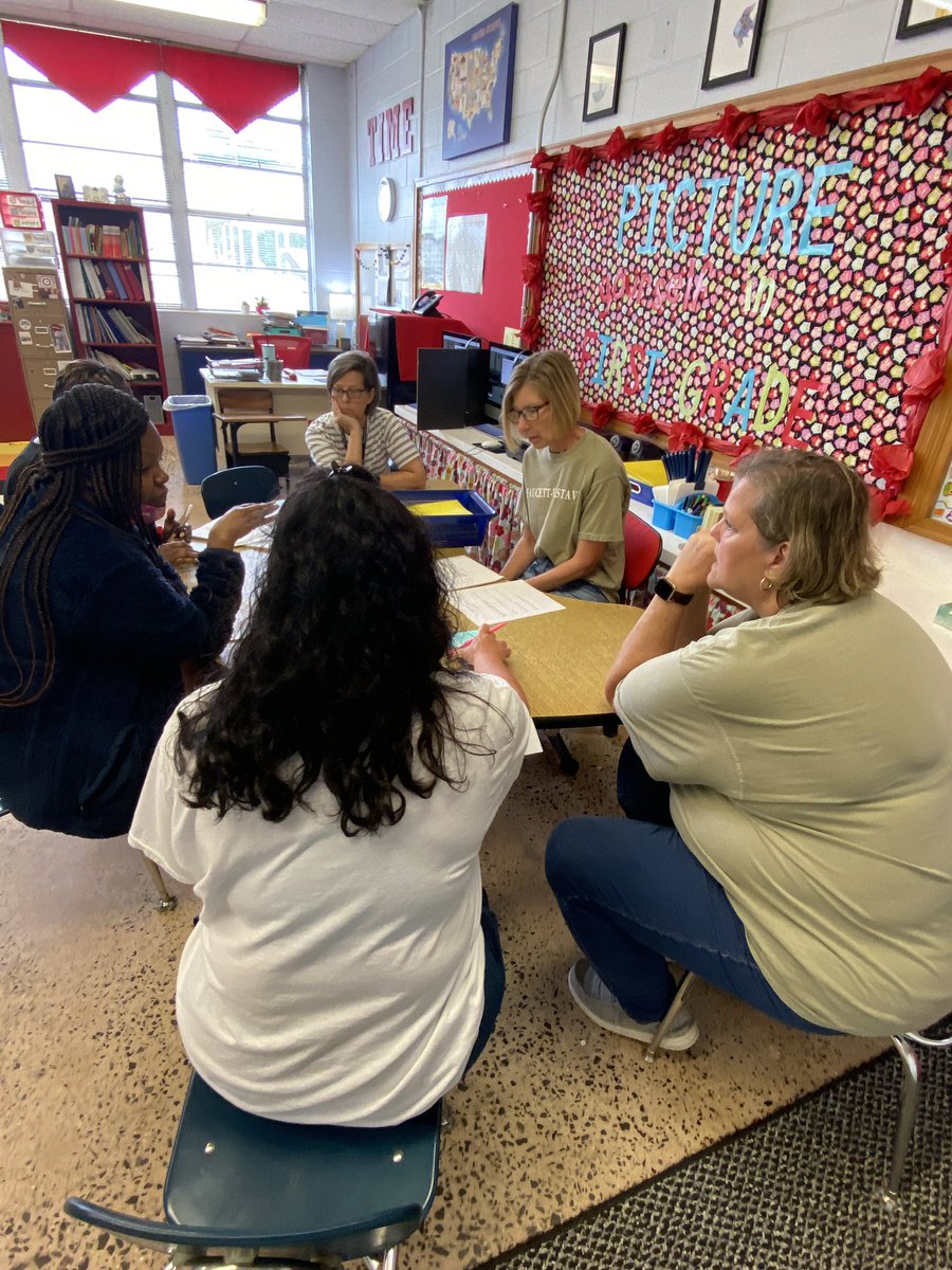 Teachers meeting as a #PLC after our Summer Reading Camp to discuss data and strategies based on the  #scienceofreading <a href="/AlabamaReading/">Alabama Science of Reading</a> <a href="/AICLeague/">Alabama Instructional Coaching League</a> <a href="/AlabamaAchieves/">Alabama State Department of Education</a> <a href="/DrNHill14/">Dr. Nicole Hill</a> #leaderslearn