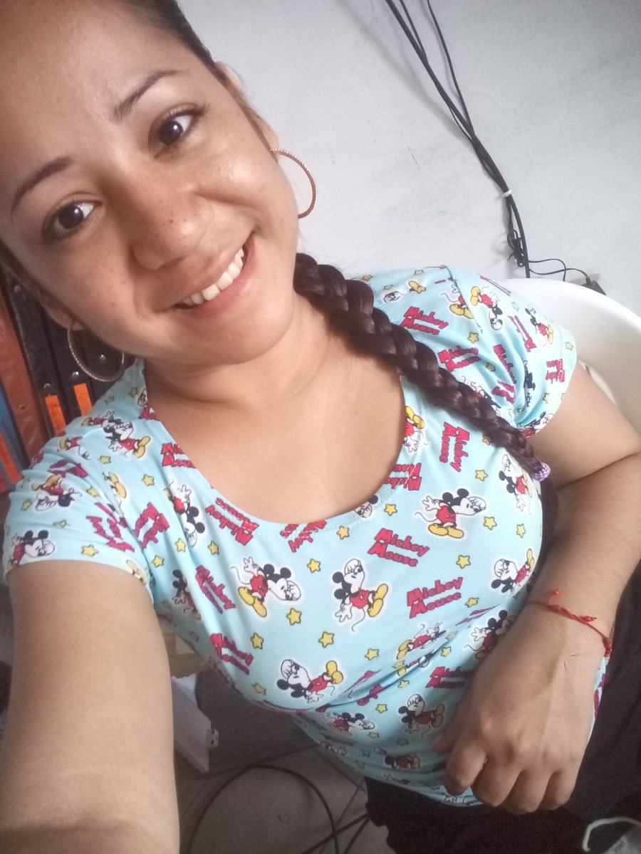 EviinCB's tweet photo. Modo: Trabajando😊😂
#EsJueves #Actitud #ConFrio https://t.co/DOx7kDtzQi