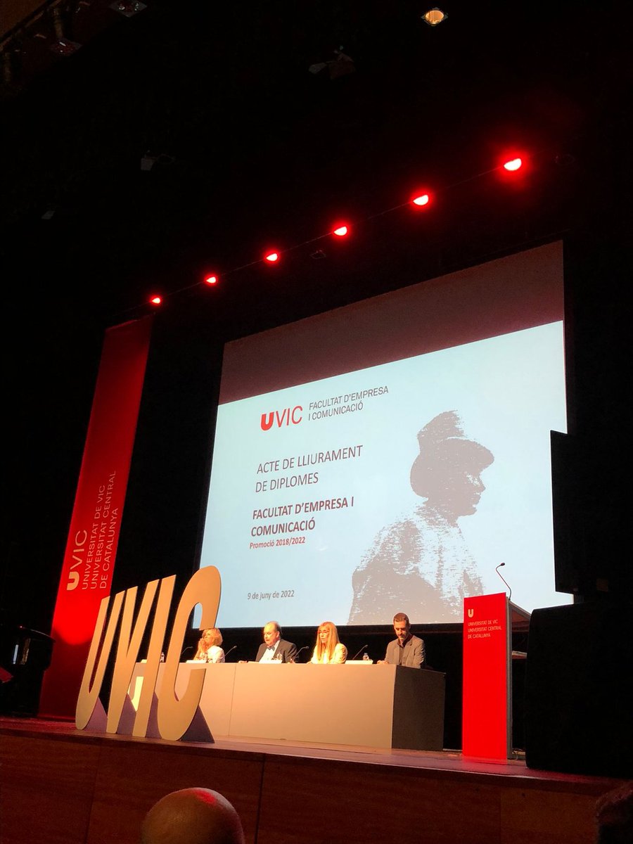Clipws's tweet photo. Avui graduació de la @UVic_FEC amb una GRAN PADRINA: Joana Amat
#ADE #MCE #PER #PIRP #CAV https://t.co/7vlP4aLMYY