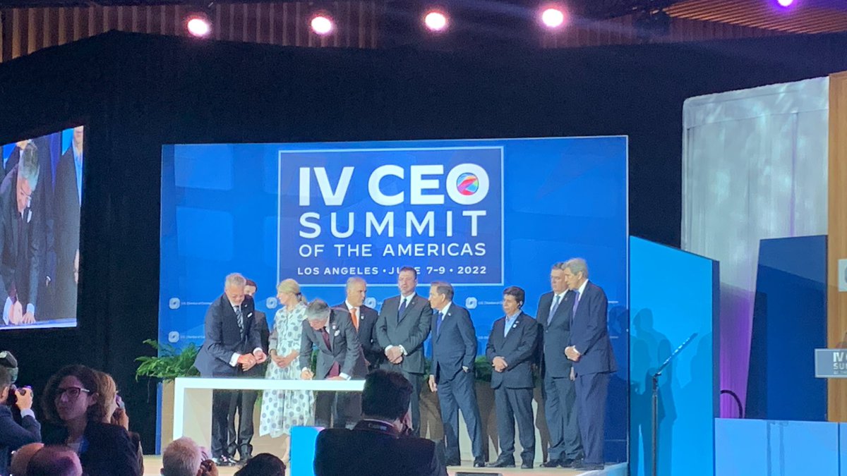 CCACANADA's tweet photo. Canadian Foreign Minister @melaniejoly at the signing of the International Coalition to Connect Marine Protected Areas with other signatories, including: Chile, Colombia, Costa Rica, Ecuador, Mexico, Panama, United States @SummitAmericas #IVCEOSUMMIT #Canada #marineprotection https://t.co/LPqdkhZssm