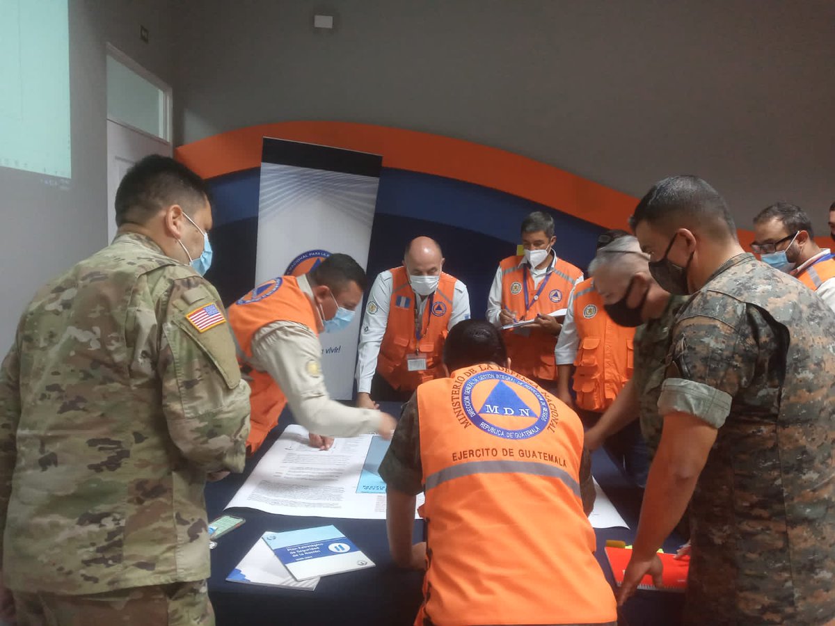 Ejercito_GT's tweet photo. #EjércitoGT participa en el ejercicio de gabinete #SentinelWatch con participación de #CONRED, #USAID y Fuerza de Tarea Bravo del ejército de los Estados Unidos con el fin de fortalecer capacidades del sistema de respuesta a emergencias.
#365DíasAlServicioDeMiPatria https://t.co/fjBT7Yuw2M