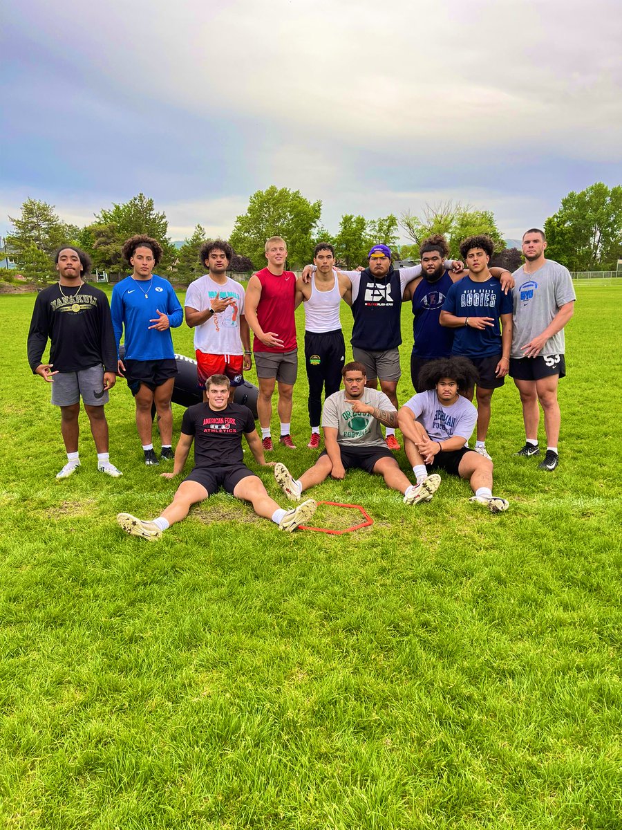 LAB WORK! @aiseamoa_8 @MataHola8 @DeToilolo @HunterClegg @spencerclegg5 @RobertsBen8 @_khalil05_ @C1moa @kaeo03 #ELITERUSHERS