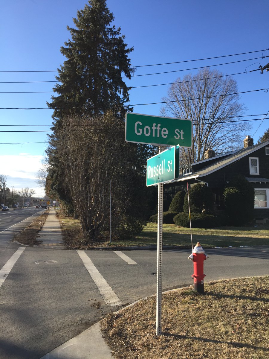 SarahDixwell's tweet photo. Two tiny streets just west of Dunkin’ Donuts in Hadley, Massachusetts honor two of the regicides of Charles I who were sheltered in this small farming community. The railroad pushed through by Emily Dickinson’s father cut them short in the 19th century. #britishhistory #regicides https://t.co/XzetOAH7l3