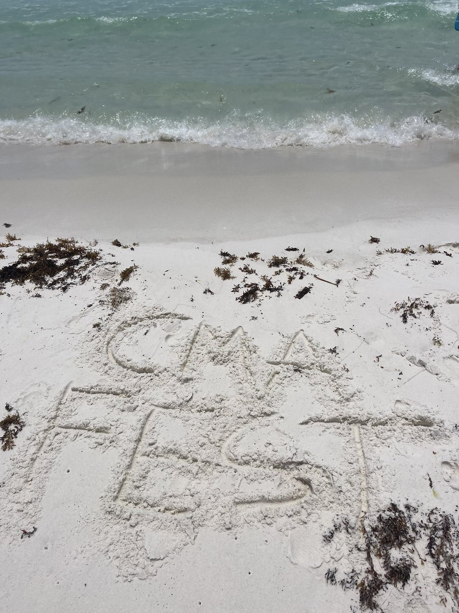 s_patterson2008's tweet photo. @SXMTheHighway CMA FEST at the beach in Destin FL @DestinGulfgate 🤠 Listening LIVE 📻👙🏝🌊☀️ https://t.co/m6PJTb5SeB