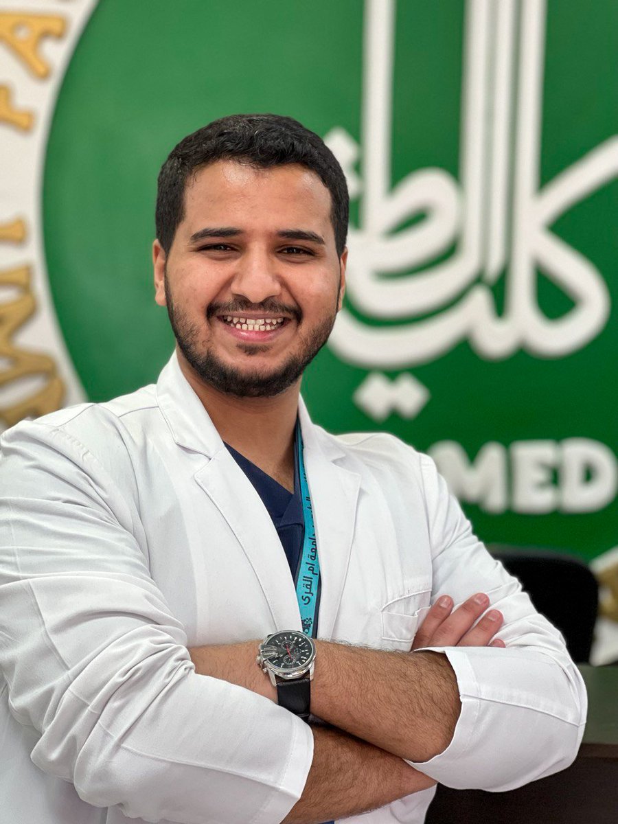 _A_Alharbi's tweet photo. وبعد ستة سنين من السعي جاء اليوم اللي نقدر نقول فيه خلصنا من كلية الطب فالحمدلله أن بلغنا هذا اليوم ونحن بصحه وعافية ❤️🎓

أيام عدت بحلوها ومرّها وتلاشت اتعاب وهموم الستة سنين في لحظة واحدة فالحمدلله ❤️

نسأل الله أن ينفع بنا وبعلمنا ويكتب لنا مافيه الخير والصلاح ✨️🎓
#UQUMED37 https://t.co/0G0bw78sx3