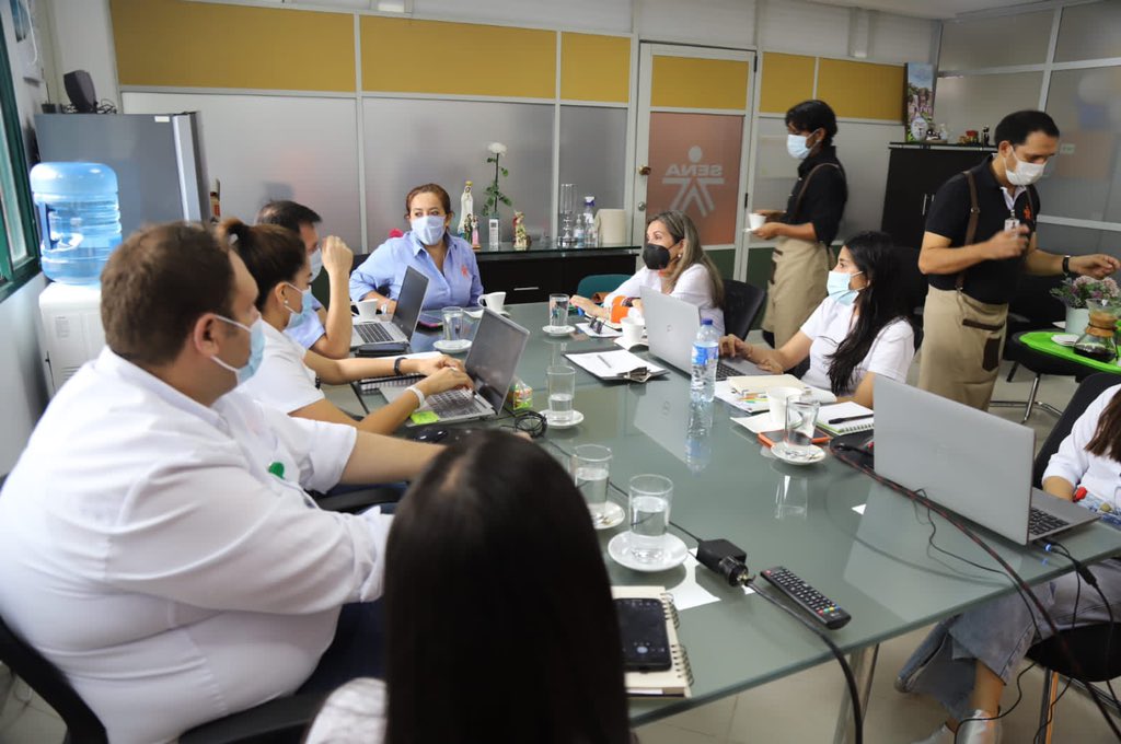 senahuila's tweet photo. Continúa el recorrido de la Directora Nacional de Formación por las sedes de la regional #Huila. En el #SENA La Plata, @NidiaJ_Gomez lideró una reunión con el equipo primario para definir acciones que fortalezcan la formación profesional integral https://t.co/vioXuhINDj