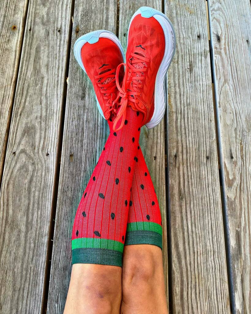 PROCompression's tweet photo. It’s 🍉 season (and they’re back!). Don’t miss out on this summer favorite.
❤️ Link in bio!
📷 @rachelrunsformedals, PRO Alumni
💚 #procompression #keepittight #sockgametight #proalumni #summer #summervibe #summermood #watermelon #watermelons #redand… https://t.co/VaXwBJ3wsc https://t.co/9CJI0l78qq