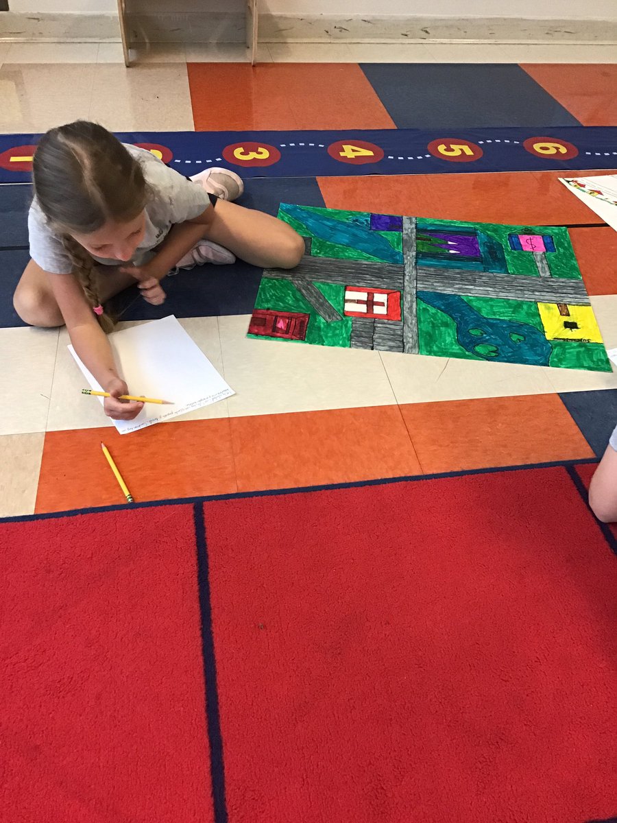 LanguagesBISCLP's tweet photo. The #CooperativeCockatoos are working hard to complete their urban planning projects in #Spanish before the end of the year! They are at the speech planning phase- next week presentation giving! @BISCLPYear4 @NAEducation https://t.co/GMImBP3rG9