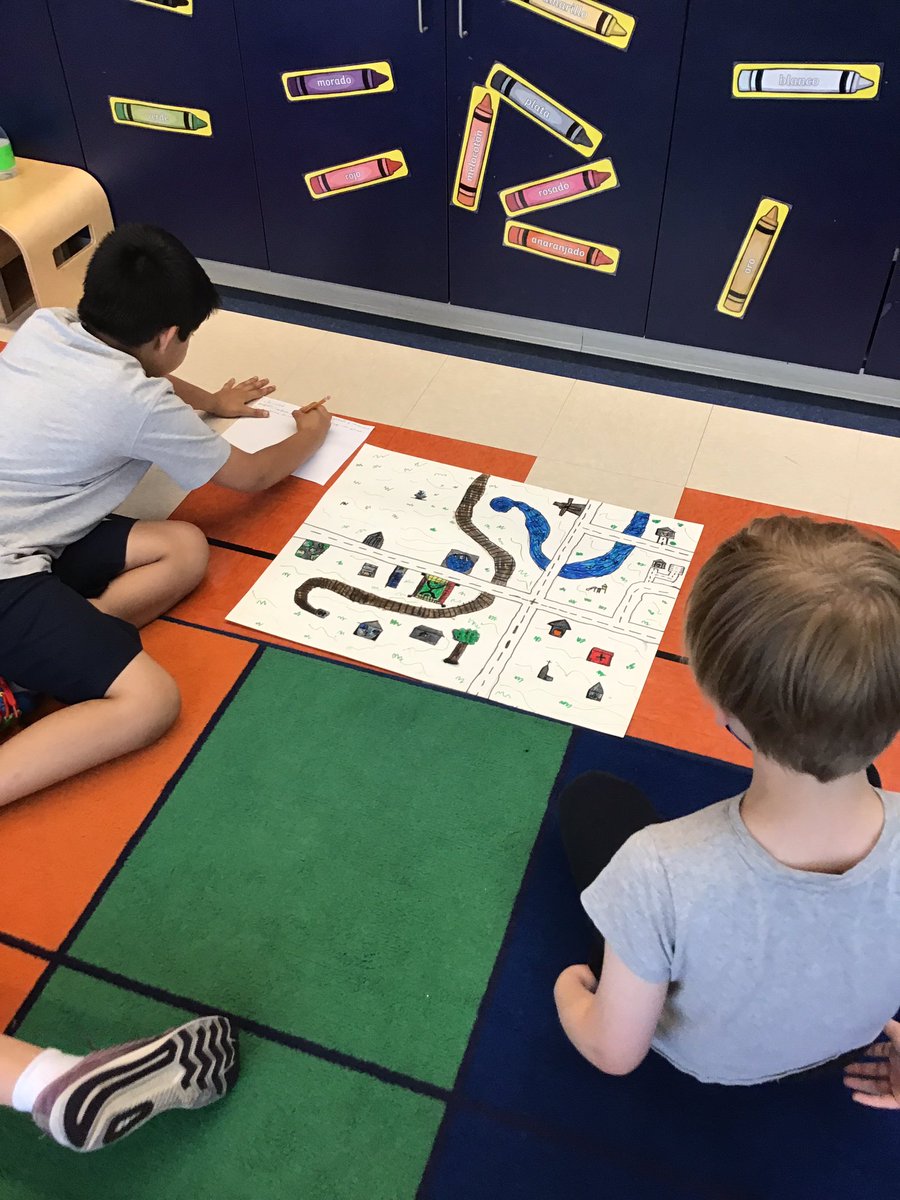 LanguagesBISCLP's tweet photo. The #CooperativeCockatoos are working hard to complete their urban planning projects in #Spanish before the end of the year! They are at the speech planning phase- next week presentation giving! @BISCLPYear4 @NAEducation https://t.co/GMImBP3rG9