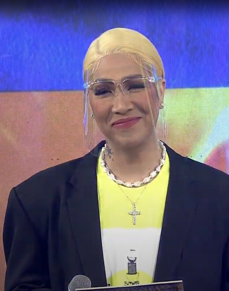 justviceionn's tweet photo. Cutie vice faceshield era + ebs

#ViceGanda https://t.co/H6vnluseSa
