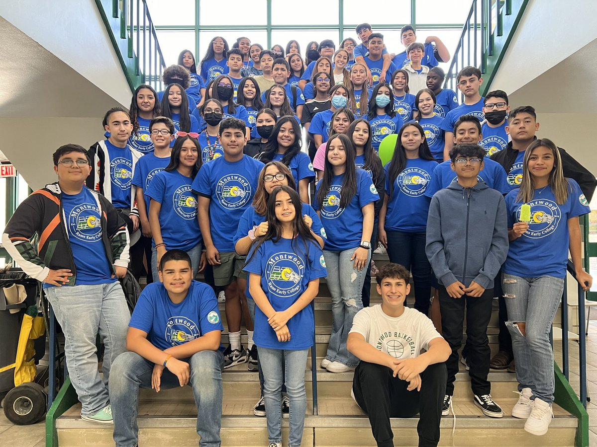 REC_MHS's tweet photo. TSI ✅
College Tour ✅
We are excited to welcome our newest cohort of Rams Early College Class of 2026 to @MontwoodHS 💚💙@OHairston_MHS https://t.co/7O7bW86AT1