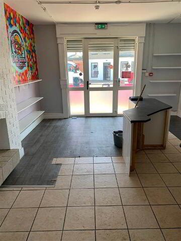 Propertynicc's tweet photo. ❗️❗️NEW RENTAL ❗️❗️

📍189 Falls Road, Belfast, BT12 6AF
💵£600 per month 
🏠Ground floor retail unit 
📏Circa 430 SqFt 
🧾Rates Approx £2,479,70
📖 EPC Rating : E109

📞ALL ENQUIRIES : 90 324 555 https://t.co/v7k9cJbd56