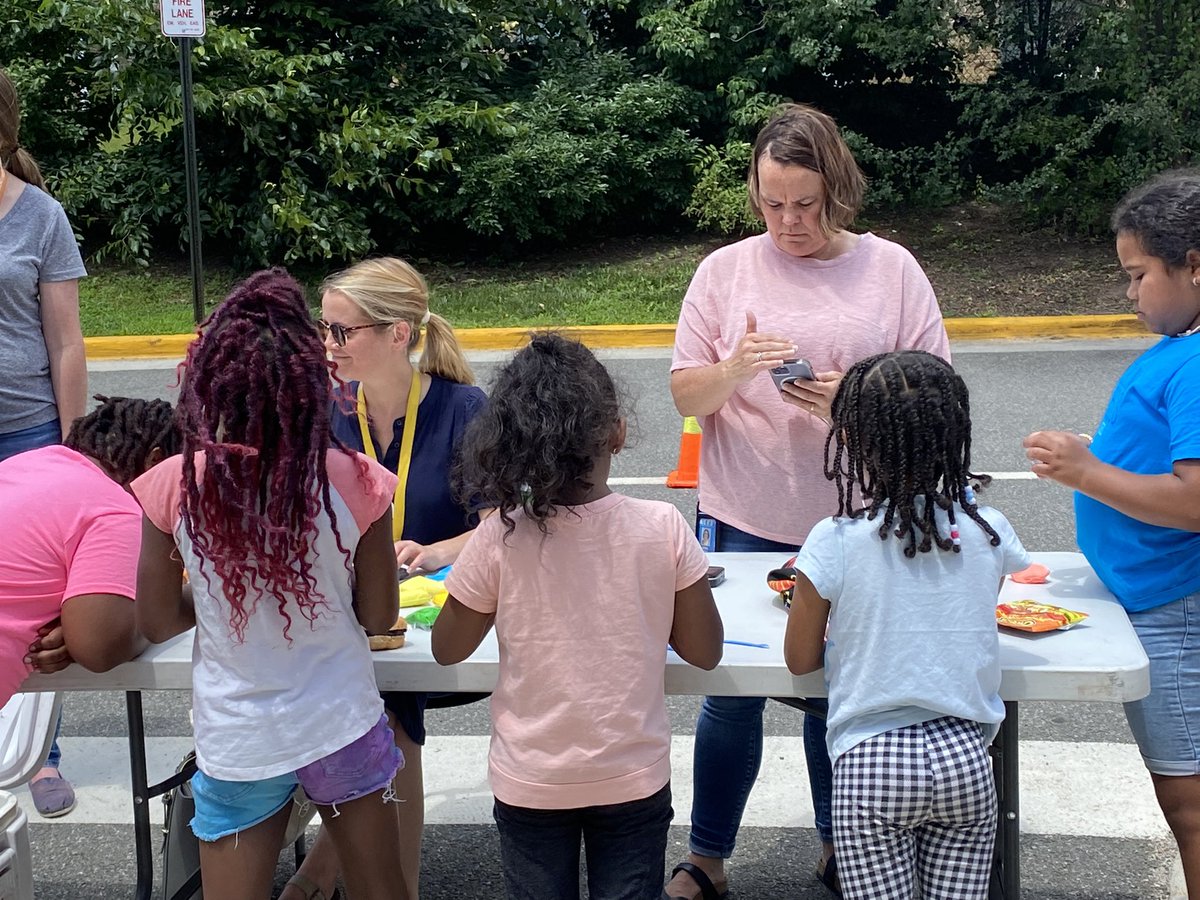Steelersjodie's tweet photo. What great way to #Partner with the community to celebrate @LINKclubACPS @AVID4College @JeffHoustonPK8 @CCNAlexandria @AlexandriaVAPD @ACPSk12 @DrHutchings https://t.co/imLHo9LcOX
