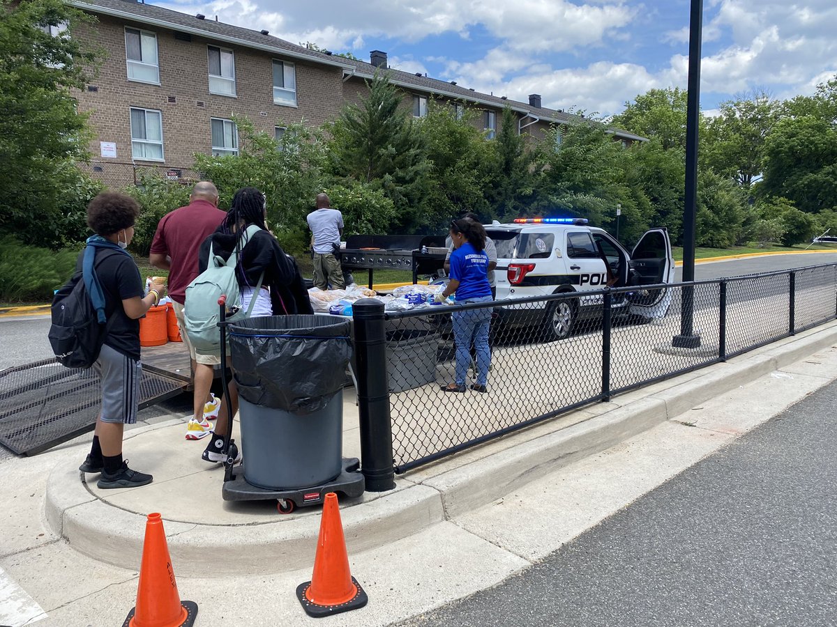 Steelersjodie's tweet photo. What great way to #Partner with the community to celebrate @LINKclubACPS @AVID4College @JeffHoustonPK8 @CCNAlexandria @AlexandriaVAPD @ACPSk12 @DrHutchings https://t.co/imLHo9LcOX