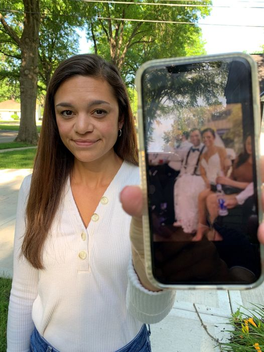Someone stole a wedding photographer’s MacBook at Loose Park, and now, except for a few cell phone images, this new bride has no pictures of her dream day.
 
Can you help her?

kcpd.org/media/news-rel…

(1/4)