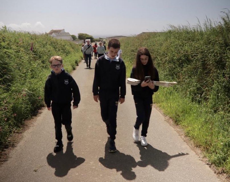 AncientConnect1's tweet photo. A busy #day1 for the #AnimatingSchools project ✍🏻💻

Including:

🇮🇪👉🏴󠁧󠁢󠁷󠁬󠁳󠁿crossing
🤝 The exchange schools meeting up!
🚶‍♀️ A walk to St Nons &amp; tour of the cathedral 
✨ A ‘get to know’ eachother event, thanks to @theatrbydbychan 

Credit: @winding_snake 

#ancientconnections https://t.co/jyNVBA4H8L