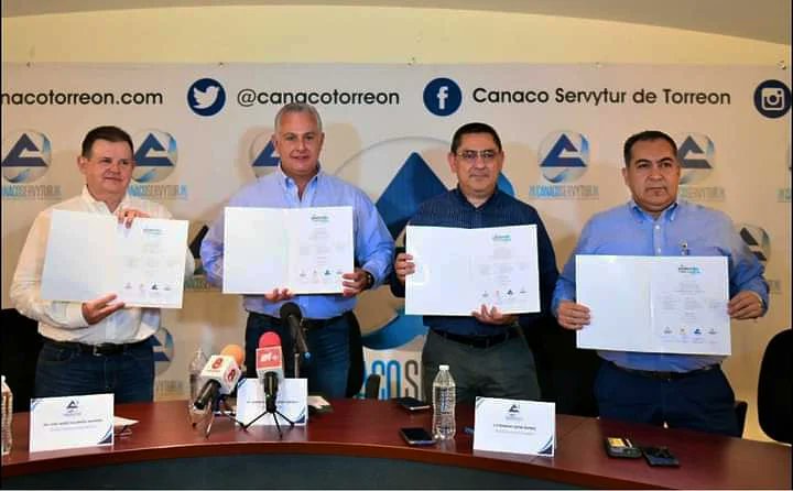 canaco_torreon's tweet photo. De la mano del Alcalde @RomanCepeda, @simastrc y @caniractorreon firmamos el convenio "Sí Podemos Cuidar el Agua", estrategia de promoción del cuidado y uso responsable del #Agua entre todos nuestros sectores agremiados y en conjunto como ciudadanía. 💦✍️
#CanacoTorreón https://t.co/QZ6hhYwt3M