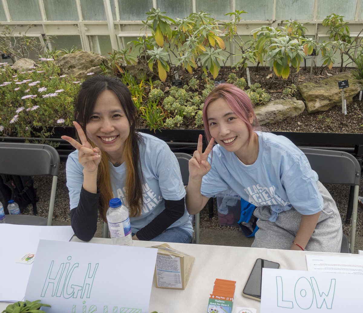SciSeedlets's tweet photo. Sharing more images of #plantsci #GlasgowSciFest @GlasgowBotanic with @SciSeedlets team ! Thank you ⁦@thu__ly⁩ our resource co-ordinator for making today happen! &amp; ⁦@KarnikLab⁩ #Phd   ZhiYi Yu for displaying live plant  experiments! https://t.co/9qGnDG6V02
