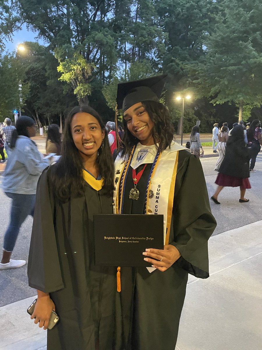 TaylorCaili's tweet photo. GraduATEd 5/25/22 💛🖤 #Classof2022 #kdale @KnightdaleHS https://t.co/EUj6jqRwSk