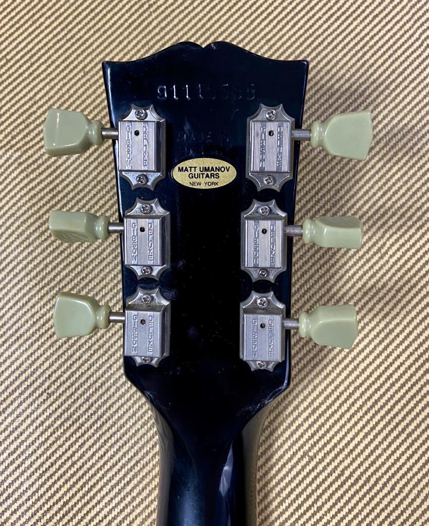 Se metieron a robar al ensayo de Los Señores y se llevaron mi querida Gibson Les Paul Negra. Si se la topan por ahi por favor avísenme!! Y si me hicieran el gran favor de Retwittear esto se los agradeceré mucho!!