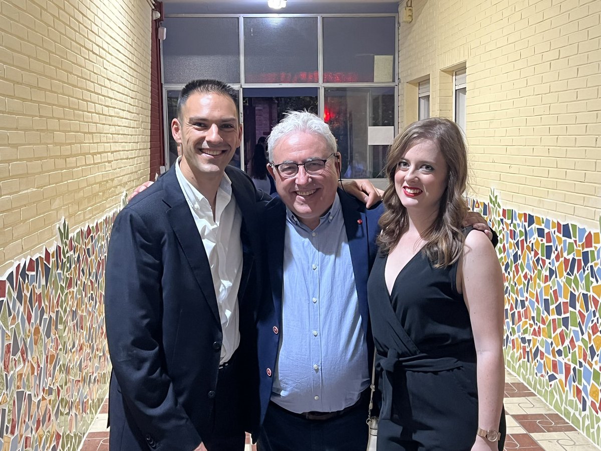 Más fotos de la graduación 2020-2022 en <a href="/iescartuja/">IES Cartuja</a> #FP #CyACartuja <a href="/Sensi_Valle/">Sensi Valle</a> y <a href="/julylg83/">Julián Liñán Gómez</a> ¡dos grandes de esta comunidad! #PormuchosAños 👍