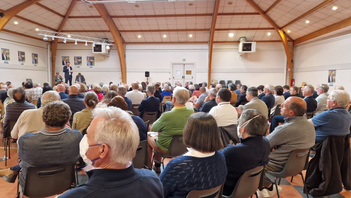 Republicains87's tweet photo. Très belle réunion publique autour de @GG_Guerin et nos candidats aux #legislatives2022 Jean Valière-Vialeix, Jean-Marie Bost  et Gilles Toulza #PourVousDéfendre https://t.co/dWL0P6NGmc