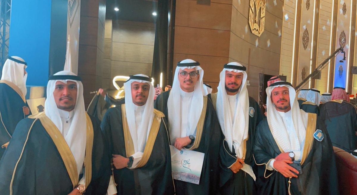 1417Waleed's tweet photo. الحمدلله على التمام و حُسن الختام ..
تم و بفضل الله تخرجي من كلية الطب و الجراحة من جامعة طيبة ♥️🎓.
شكراً لزملائي رفاق الرحلة
ليله خميس ♥️🎓 8/6/2022
#med37 https://t.co/GisuSK7fJv
