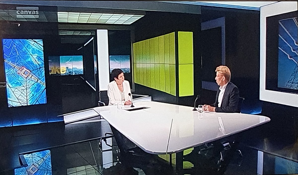 "We moeten beseffen dat er veel vraag op ons afkomt voor nieuwe aansluitingen. Sneller dan verwacht door hoge gasprijzen en steeds goedkopere batterij. Wat er nu in NL gebeurt zal hier niet gebeuren als we investeren in infrastructuur." @chris_p_elia <a href="/eliacorporate/">Elia</a> <a href="/terzaketv/">Terzake</a>