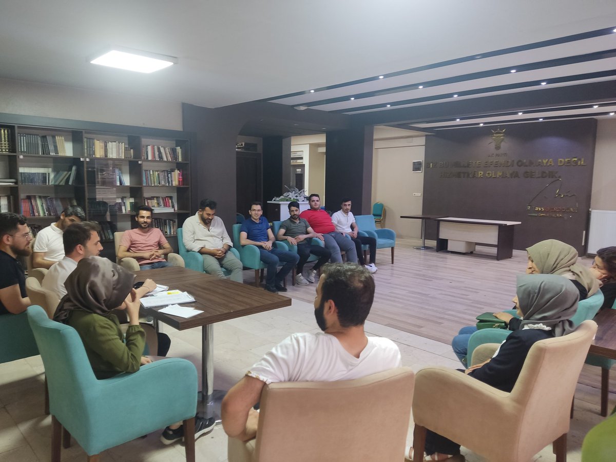 “Onların işleri kendi aralarında istişareyledir.” (Şura, 38)

Haftalık olağan Yönetim Kurulu toplantımızı İlçe Gençlik Kolları Başkanımız <a href="/aliHINAZ/">Ali Hınaz 🇹🇷</a> riyasetinde gerçekleştirdik. Toplantımız hayırlara vesile olsun inşallah 🤗
