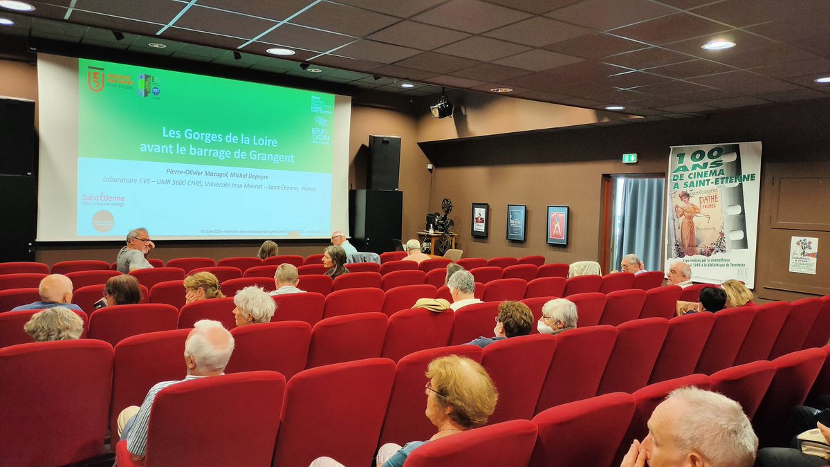 POMazagol's tweet image. Cet après-midi a eu lieu l&apos;avant dernière des présentations prévues (à ce jour) de la géovisualisation 3D du patrimoine englouti des Gorges de la Loire par @EVSUMR5600 @Univ_St_Etienne. C&apos;était à la cinémathèque de @saint_etienne_ dans le cadre de la #BiennaleDesign2022 ! 1/2