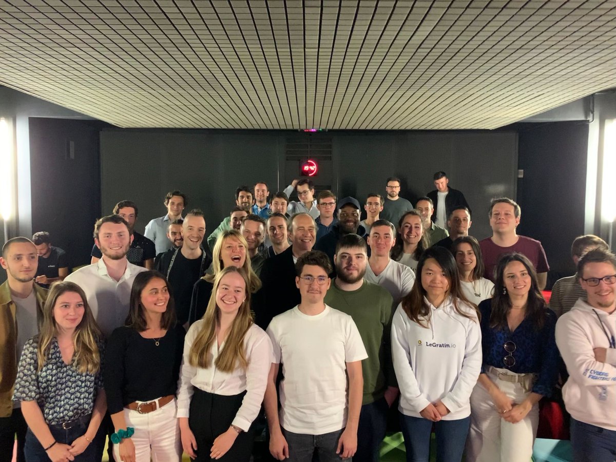 Soirée 42 Start-up Club : Clap de fin pour le 2ème batch de notre programme d'incubation à Station f. Les start-up ont pitché devant <a href="/Xavier75/">Xavier Niel</a> et <a href="/sophieviger/">sophieviger</a> ! #stationf #42born2code #42startupclub #incubateur42
