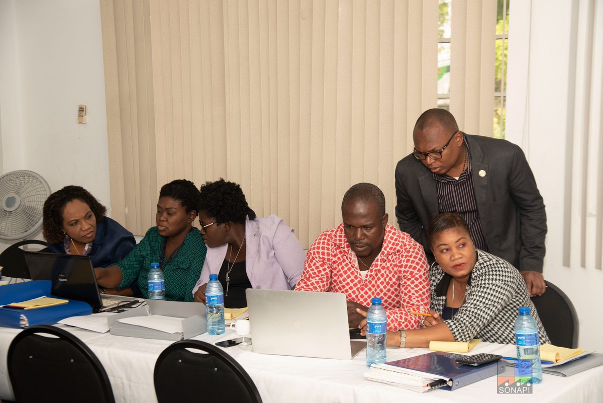 SONAPI2's tweet photo. Quatrième journée de formation pour les cadres de la SONAPI.
Thème de la journée: Les dossiers d'Appels d'Offres Allégés (#DAOA) et les dossiers de demandes.
#sonapi #sonapimoderne #formation #marchespublics
@cnmp @HaitiMCI @MCHaiti @MCommerceHT @PrimatureHT https://t.co/dnq2WPCp05