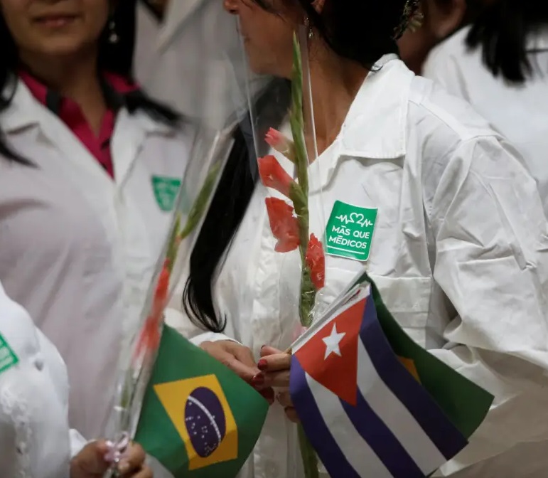 No retorno ao Brasil, os pacientes foram acompanhados por uma delegação de especialistas cubanos, que repassaram às autoridades brasileiras as conclusões diagnósticas, recomendações médicas e os exames e laudos produzidos durante o tratamento em Cuba.21/21