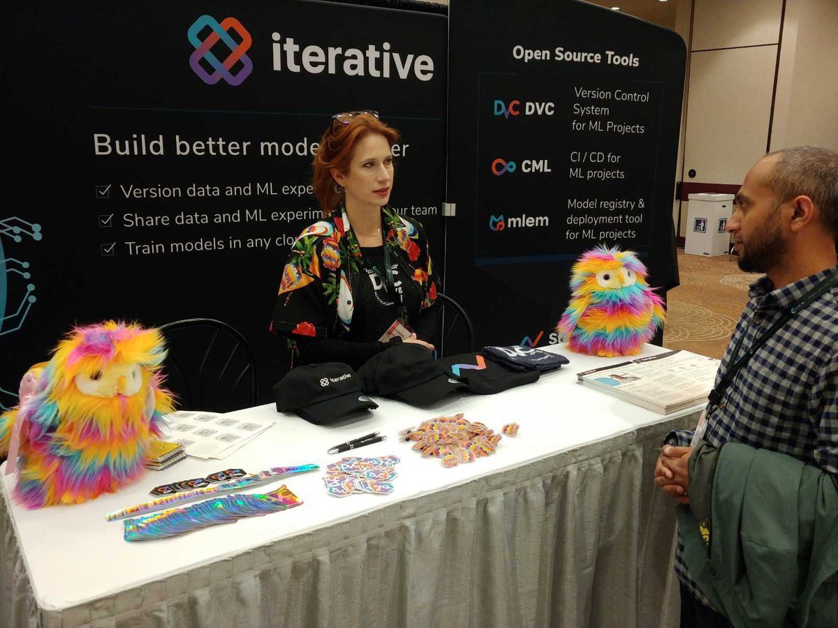 jendefig's tweet image. Enjoying meeting all the incredibly smart people at #mlopsworld2022 and telling them about our incredibly smart tools for MLOps! 😉 

Also looking forward to the after party tonight 🍷😊