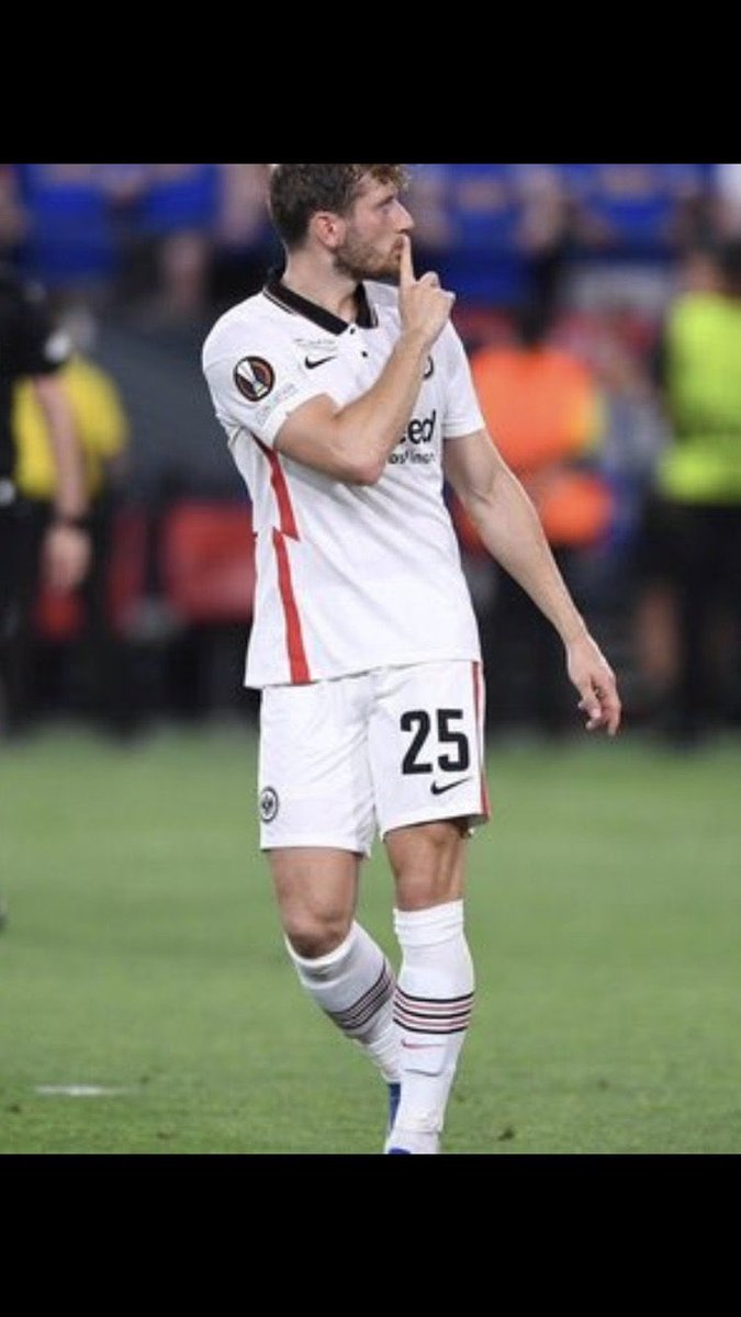 HerrBrue's tweet photo. Das Foto beschreibt dieses epische Spiel besser als alle Worte dazu. 💪
#SGERFC #SGEuropa https://t.co/6oCnlpKdwS
