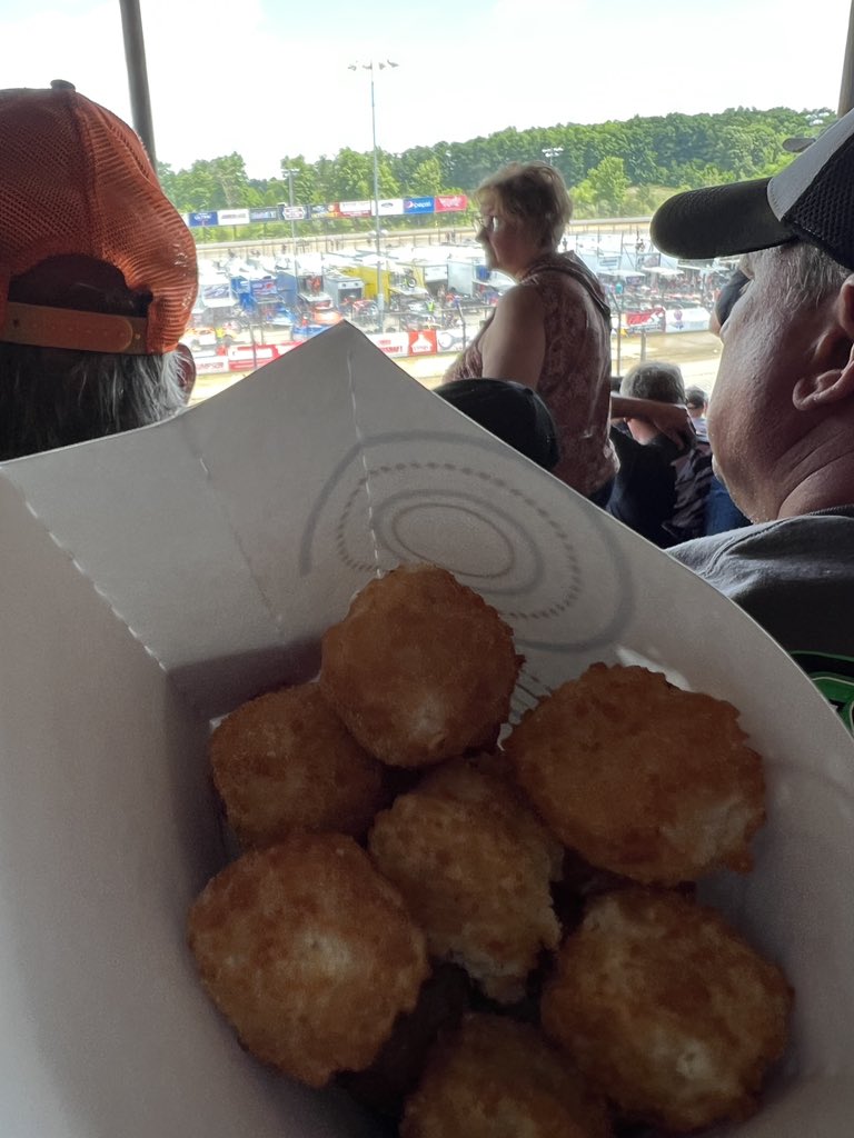 MrAddicted2Dirt's tweet image. Does it get any better?
#cheeseballs + #EldoraMillion