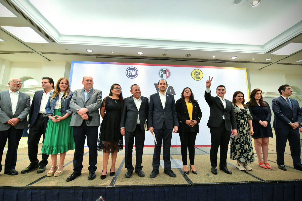PRI_Nacional's tweet photo. Los partidos que conformamos la coalición #VaPorMéxico firmamos la #MoratoriaConstitucional, para no aprobar ninguna iniciativa de reforma constitucional planteada por Morena y sus aliados, y así proteger a nuestro país del autoritarismo. https://t.co/qfrnoHYXhf