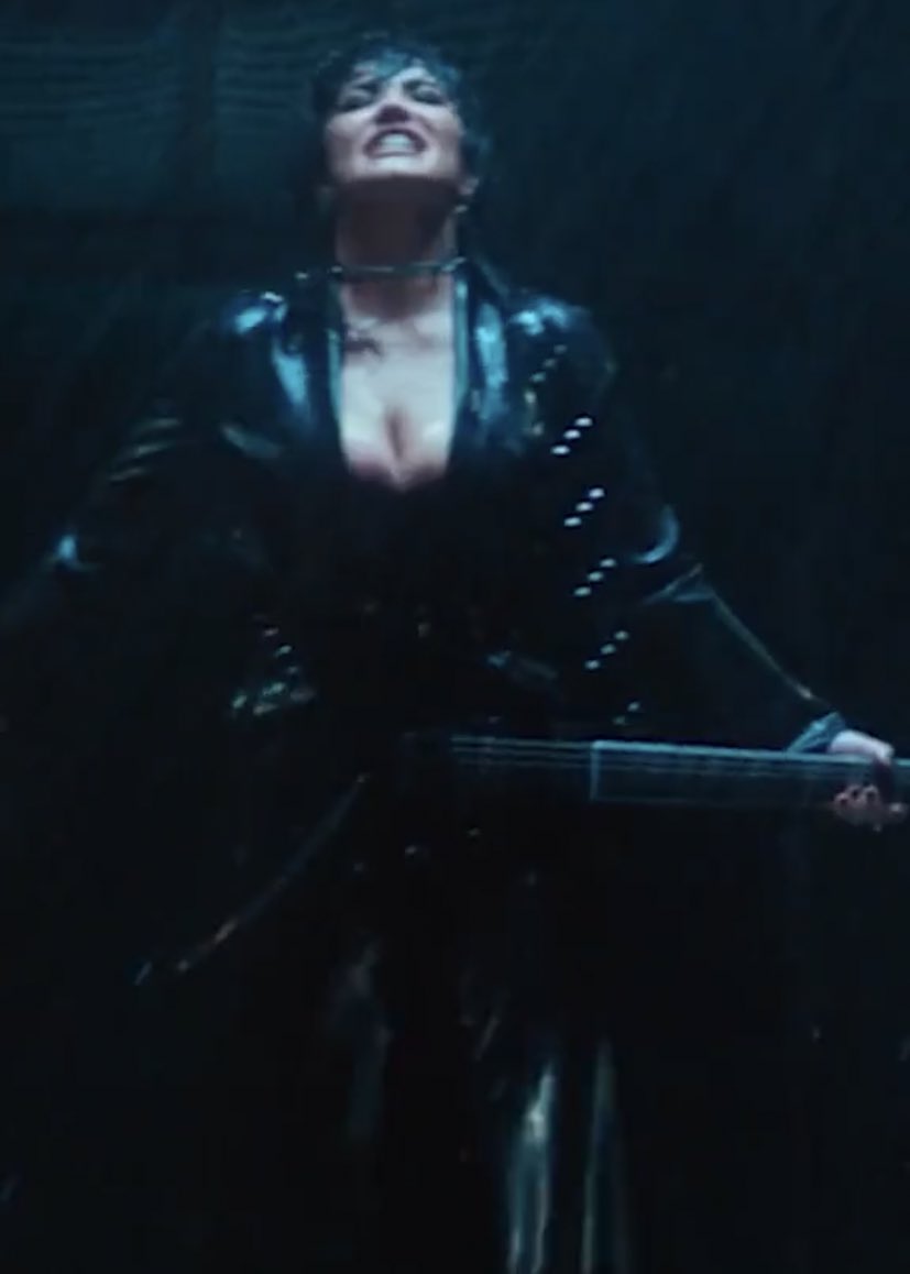 projeto_lovato's tweet image. Don’t Forget (2008) x Skin of My Teeth (2022)