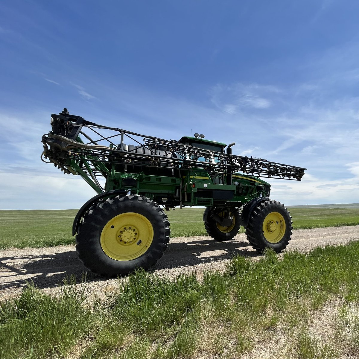 Beautiful day to #spray! How is your spray water impacting your pesticide performance? Hardness, pH, bicarbs, and TDS all affect #efficacy. Test your water and ensure you are getting the most out of your products. #RichardsonPioneer #CropWatch #Scout22 #Agronomy #VulcanAB -CS