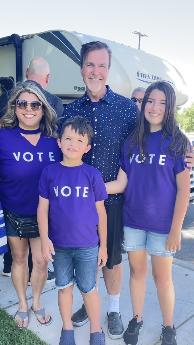 If you were a boss & NOT happy w/ your employee’s job performance, would you keep them, OR find a better choice?
Why are Americans still voting in the incumbents who are NOT doing the job they were elected 4?! #yourvoiceisyoursuperpower #hirehynes @HynesForNevada ❤️+💙= 💜 united