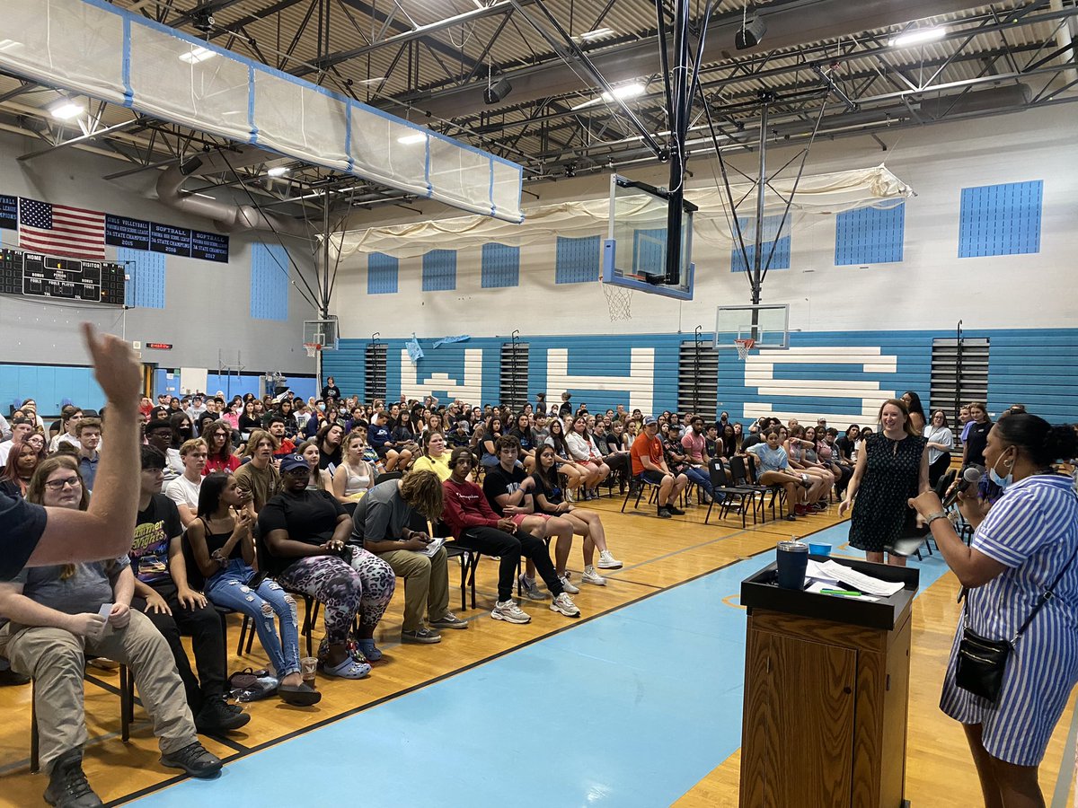 MsV_WJCC's tweet photo. It’s getting real @WarhillHigh @WHSPrin_WJCC @msgishwhs #Classof2022 @WHSGradCoach https://t.co/H5jqaC0RXz